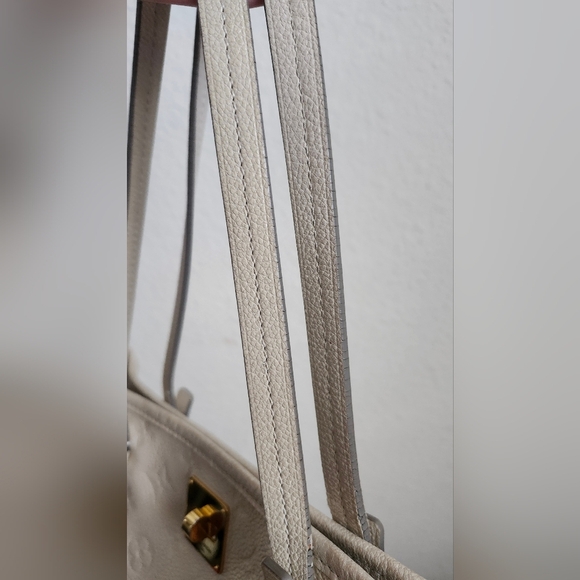Louis Vuitton Monogram Empreinte Citadine - Picture 6 of 16